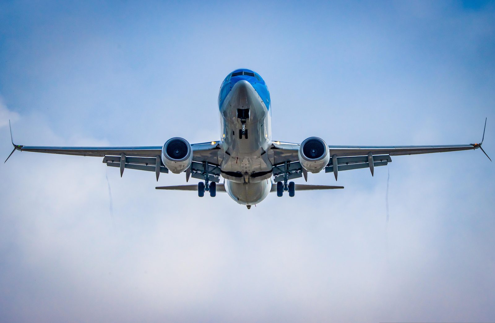 Airplane arriving in Curaçao, new direct flight routes 2026